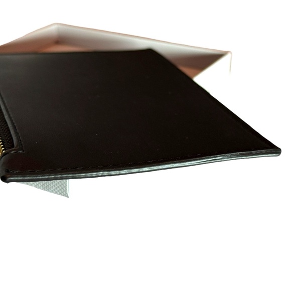 Tom Ford Beauty Pouch Black Leather With Gold Hardware NIB - Picture 9 of 10